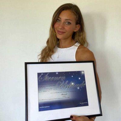 Frau mit Sternurkunde Frau mit Sternurkunde